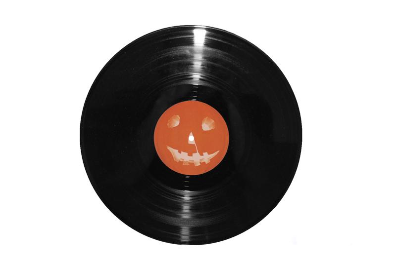 blog_Mondo_HalloweenLP_Disc1.jpg