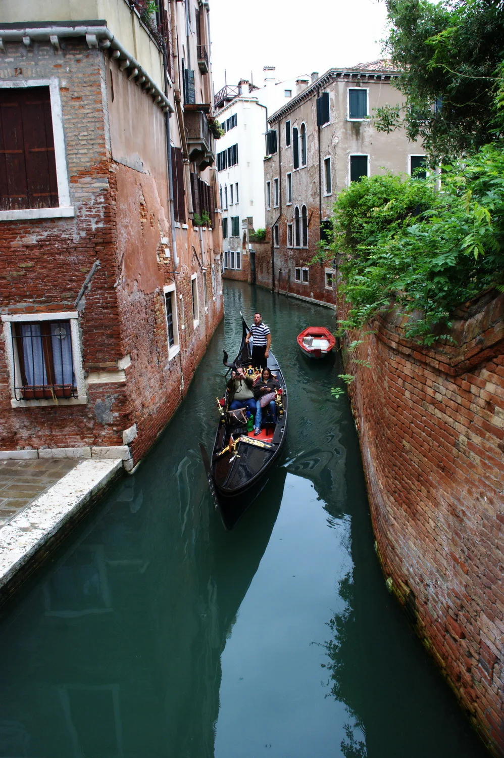 tourists on gondola_DSC_8991_edit_resize.jpg