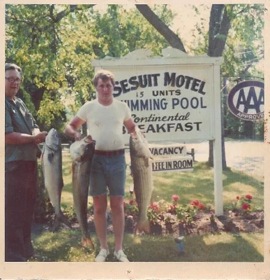 sesuit-motel-his-sign-w-fish.jpg