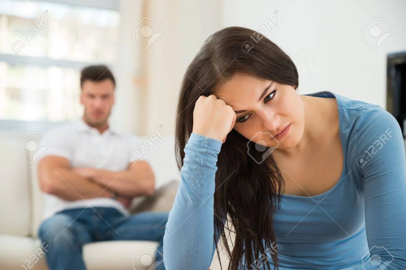 40751546-defocused-man-sitting-on-couch-in-front-of-sad-young-woman.jpg