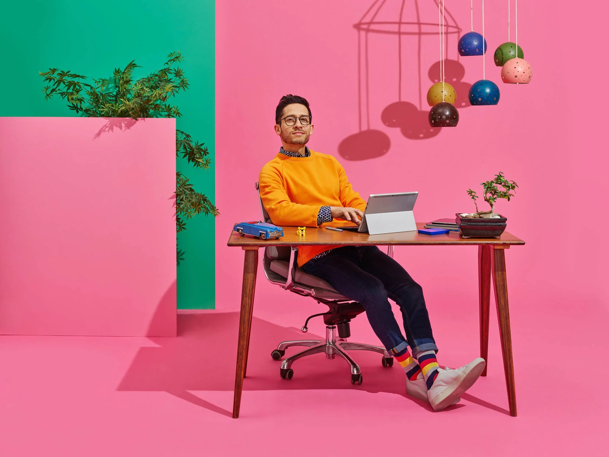 ADOBE_ACROBAT_STILLS_IT_PORTRAIT_FLAMINGO_MICROSOFTSURFACE_1952_HS02.jpg