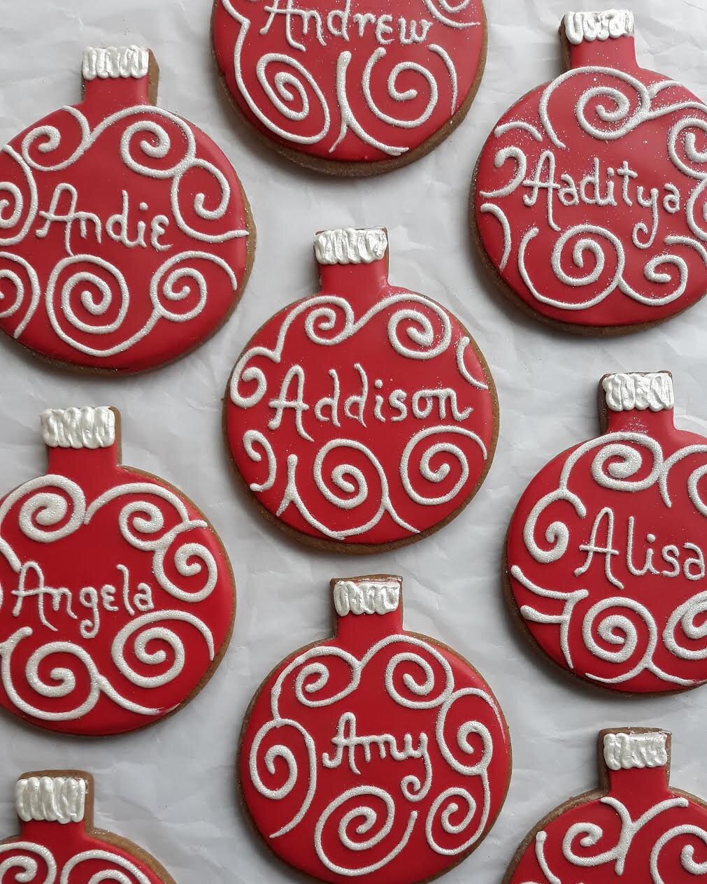Rnd Red Ornaments