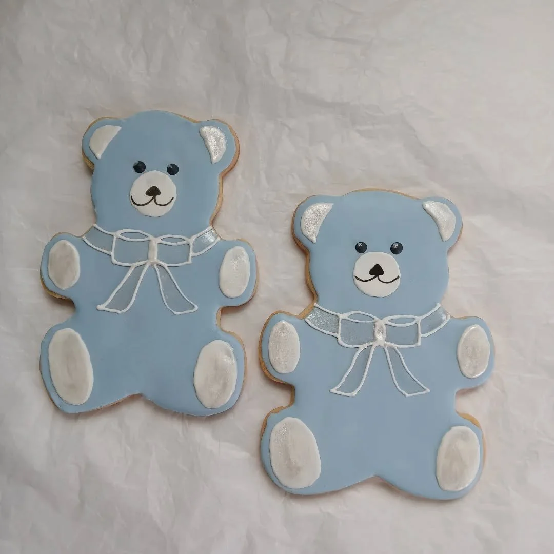 The bears are smiling:  happy no-more-tariffs day!  #felixthecook #edibleart #sugarcookies #customcookies #localbusiness