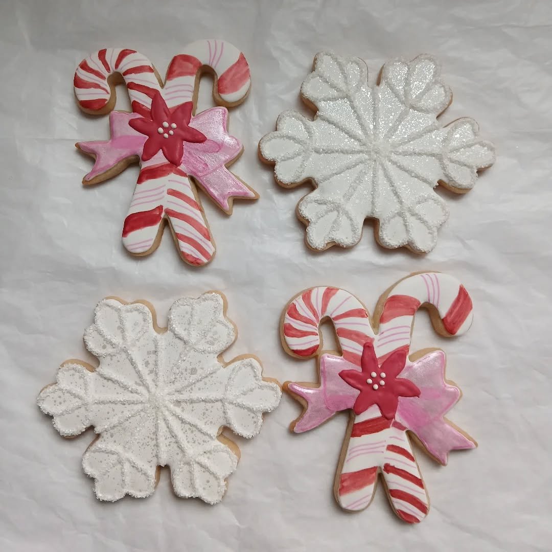 Some of the December Cookies of the Month sending off to Santa Maria, CA, today. #felixthecook #sugarcookies #customcookies #christmascookies ##placecardcookies