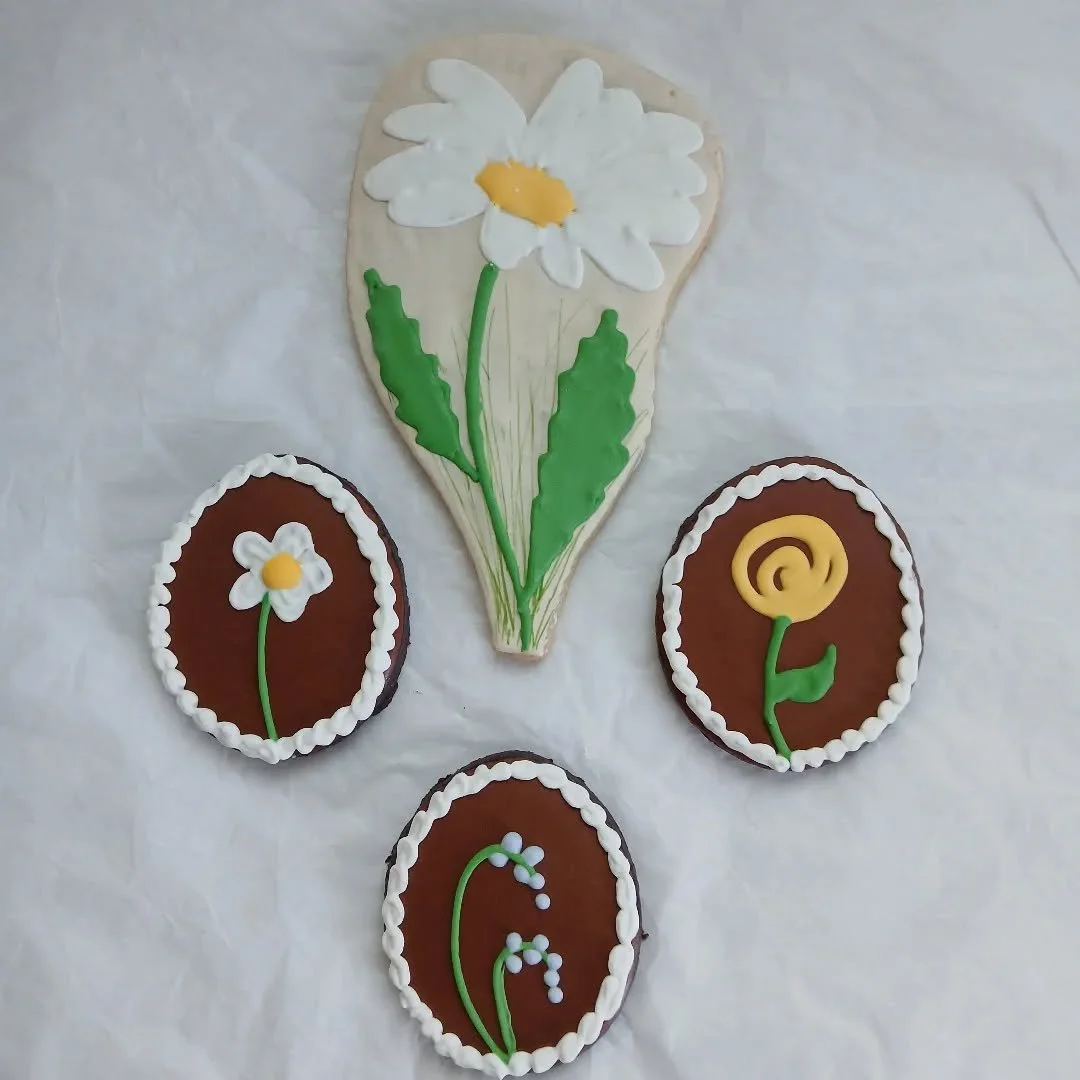 Trying out a chocolate cookie for Easter... more to come! #felixthecook #edibleart #sugarcookies #chocolatecookies #customcookies