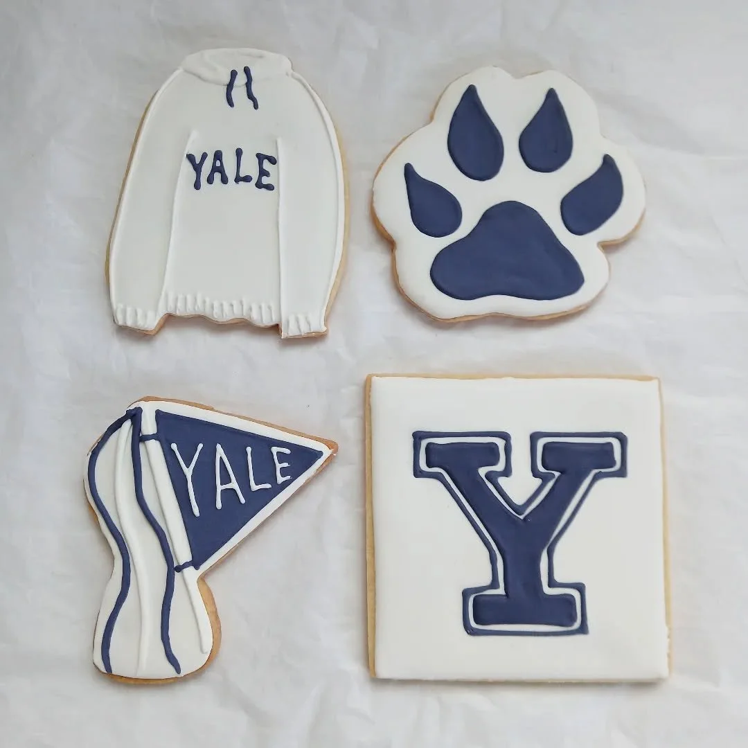 Graduation season approaches  #felixthecook #edibleart #sugarcookies #customcookies #graduationcookies