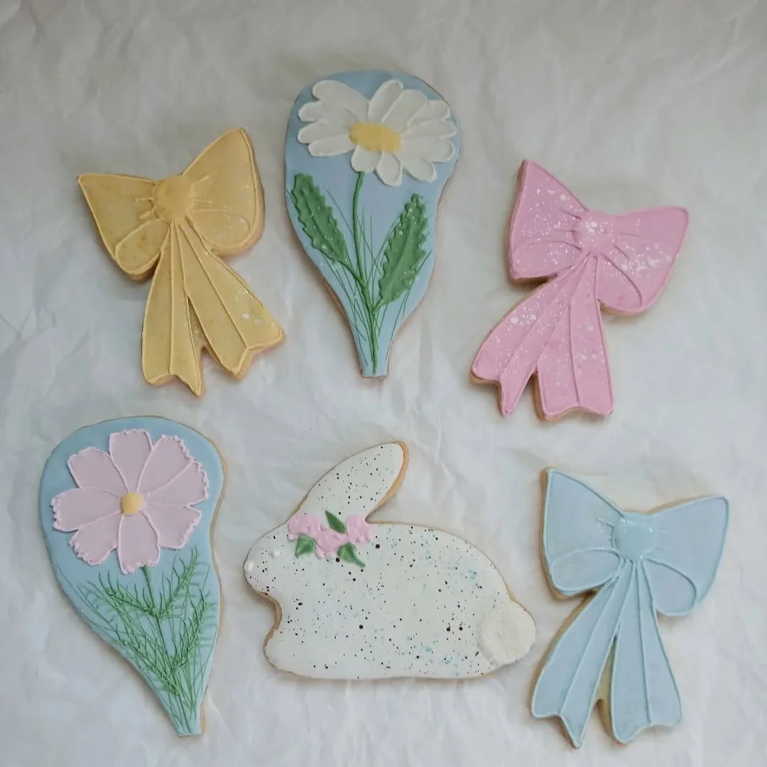 More sugar cookies for Easter #felixthecook #sugarcookies #eastercookies #flowercookies
