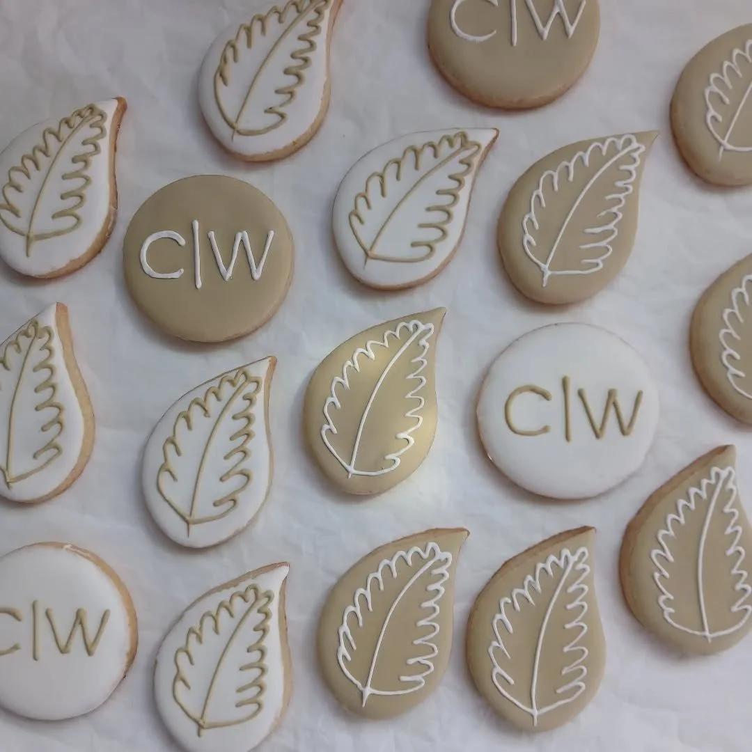 Minis (2") for a dessert bar. #felixthecook #sugarcookies #customcookies #miniaturecookies #dessertcookies