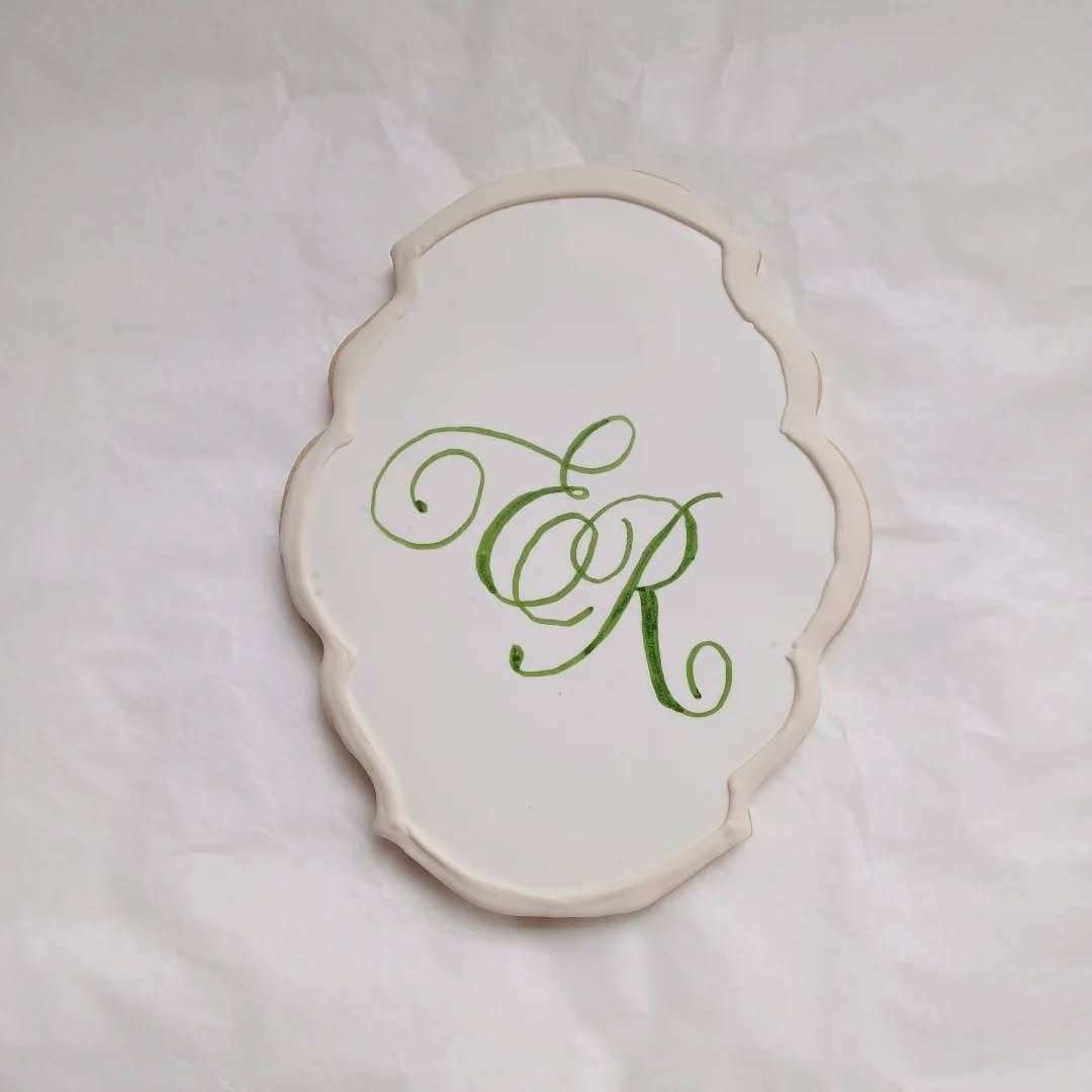 I like monograms with a little flourish #felixthecook #sugarcookies #customcookies #monograms