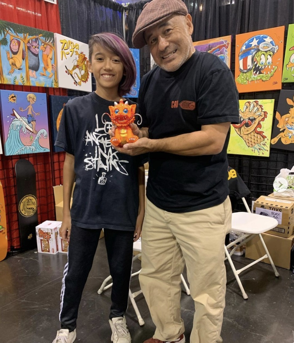 10 years later, the story continues, and inspiration comes in many forms... The artist at DesignerCon inspiring an up-and-coming member of the next creative generation with a Cab Dragon collectible figure. My son, True, is an aspiring artist and sti…