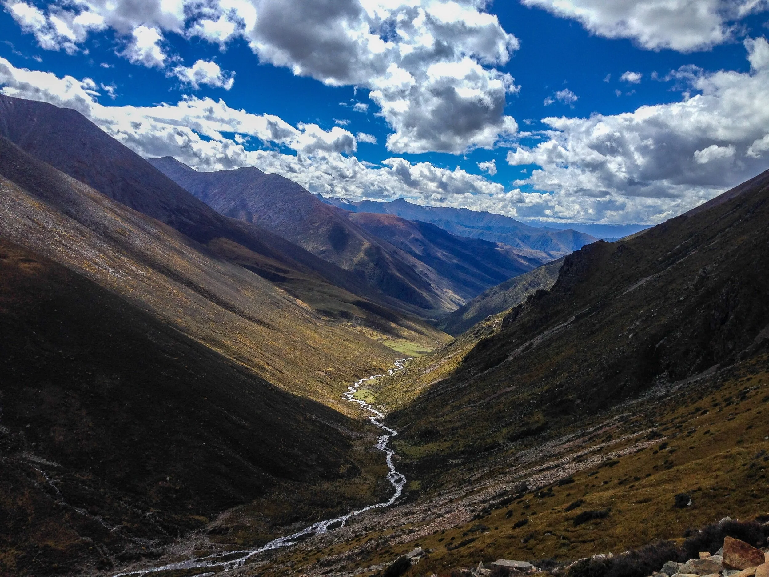 A secluded valley in the wildness of Tibet with a hell of a view, 2014