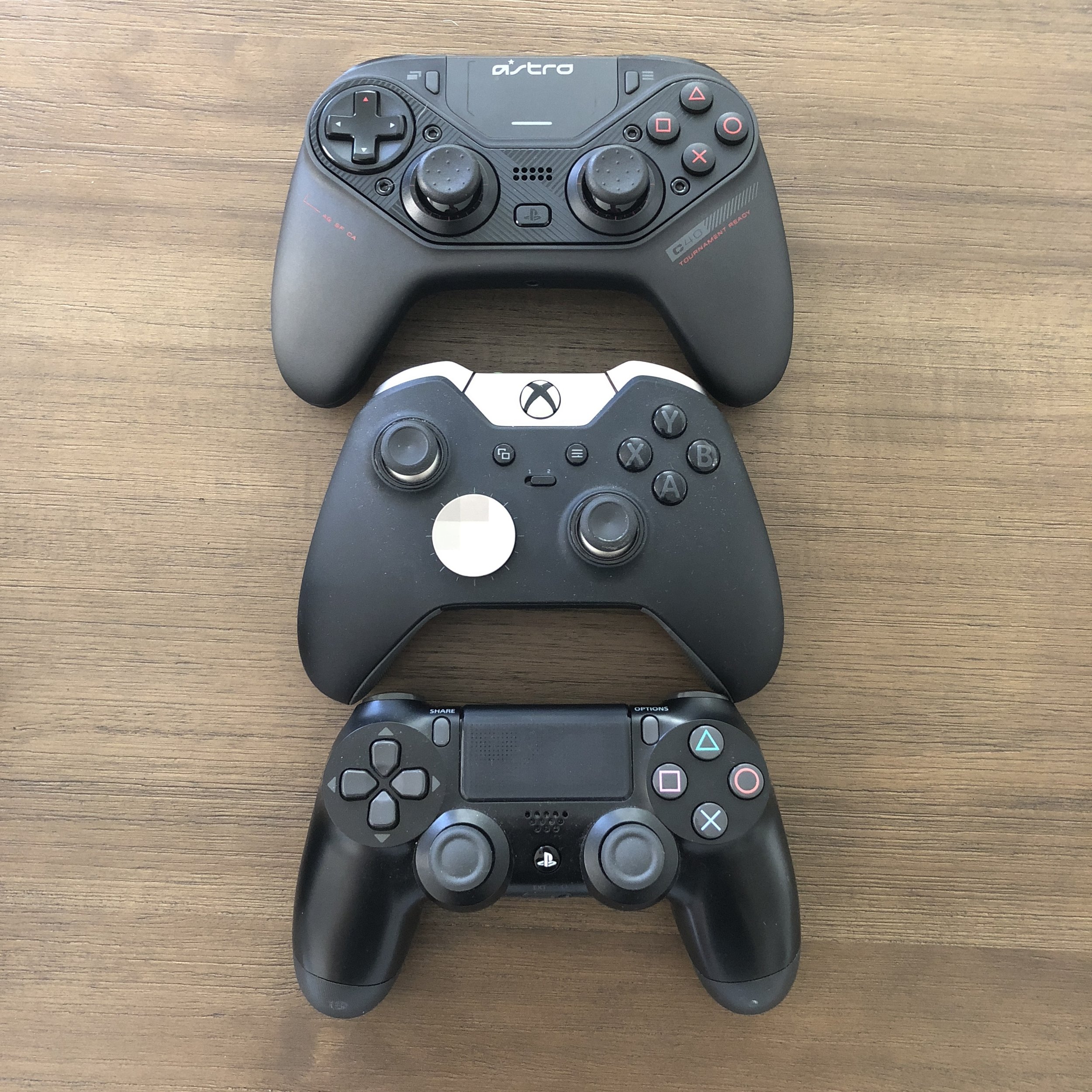 size comparison of the C40 vs Elite vs DualShock4