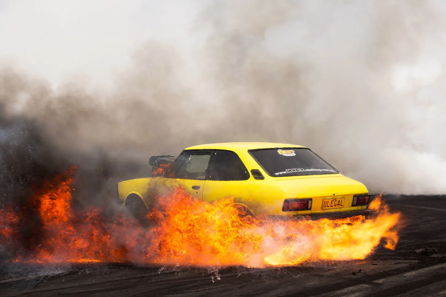 yellow-car-australian-burnout-7.jpg