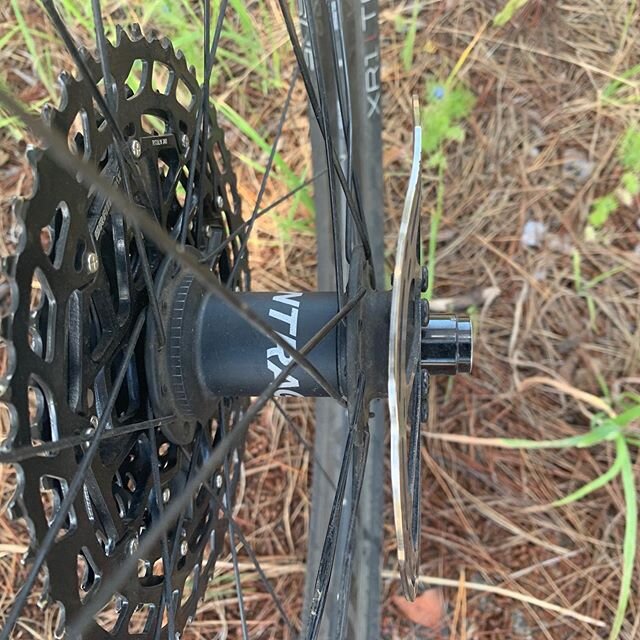 Well that&rsquo;s one way to ruin a ride. Stay safe out there everyone and avoid flying rocks. .
.
#brokenparts #brokenhearts #Sram #brakes #needareplacement #bontrager #trek