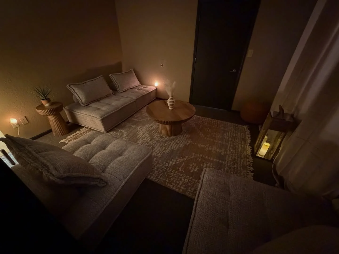 ✨ The Zen Relaxation Room✨

Welcome to The Zen Relaxation Room. Designed to elevate your massage experience, this cozy space is a moment to pause and let your nervous system settle before your session, if you&rsquo;d like. Soft lighting, comfortable 