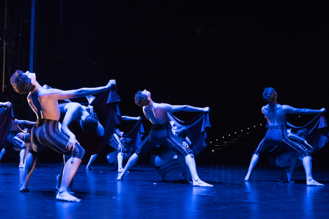 Mitglieder des Bayerischen Junior Balletts München auf der Volksbühne Berlin