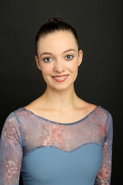 HANNAË MIQUEL Geboren in Frankreich Ausgebildet an der VM Ballett Schule Toulouse Voluntärin seit September 2018