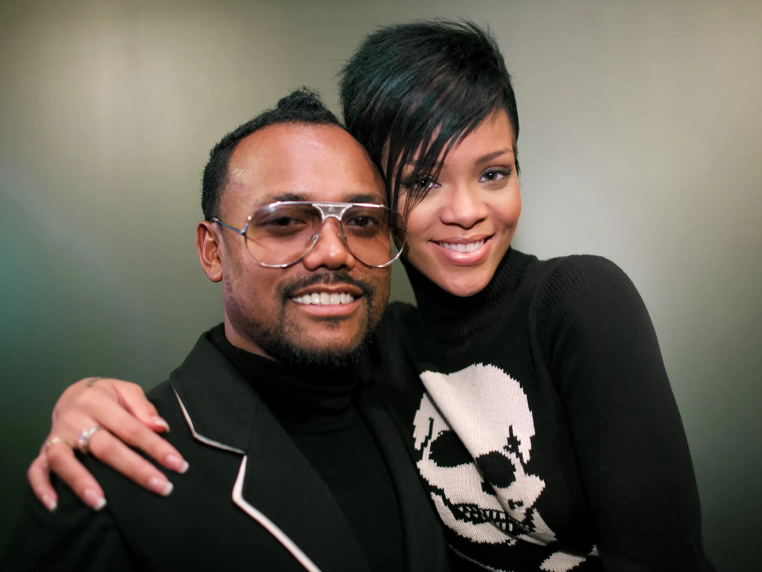 Apl.de.ap and Rihanna backstage, Los Angeles, California