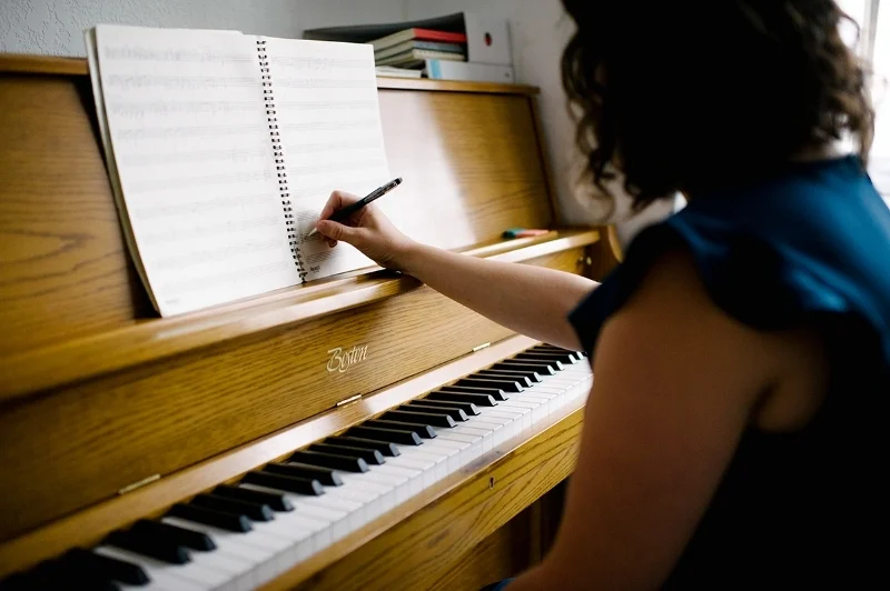 7edfe-rebecca-hass-composer-12.jpg