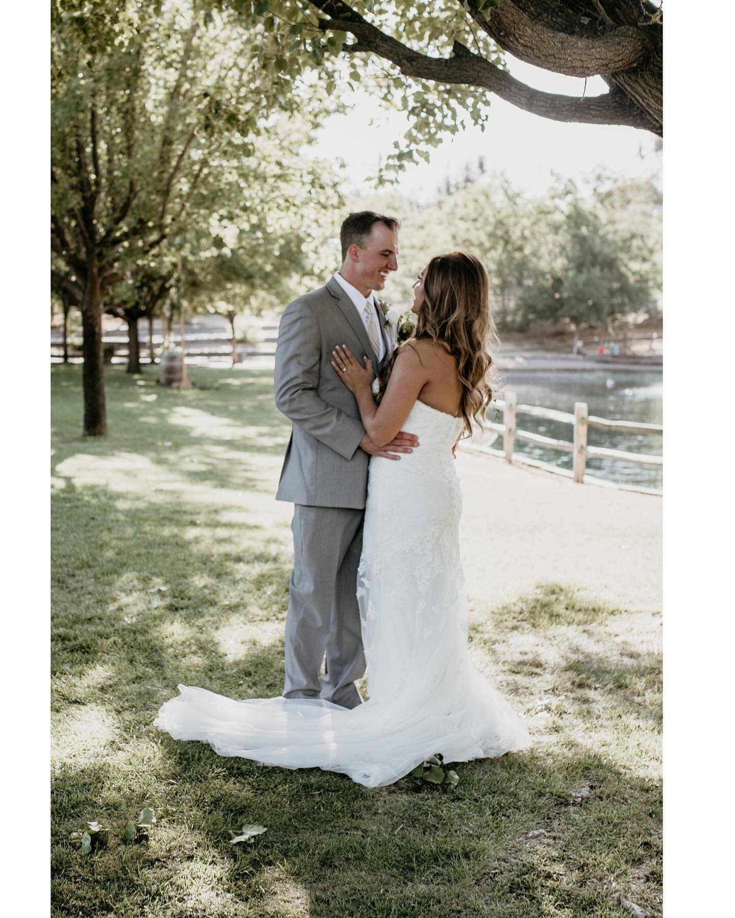 Dreaming of the perfect wedding venue? Our ✨Vendor Spotlight ✨ of the day knows how to make your wedding day dreams come true.

Hurst Ranch in Jamestown, California is a family-owned ranch that understands just how important your wedding day is. Whet