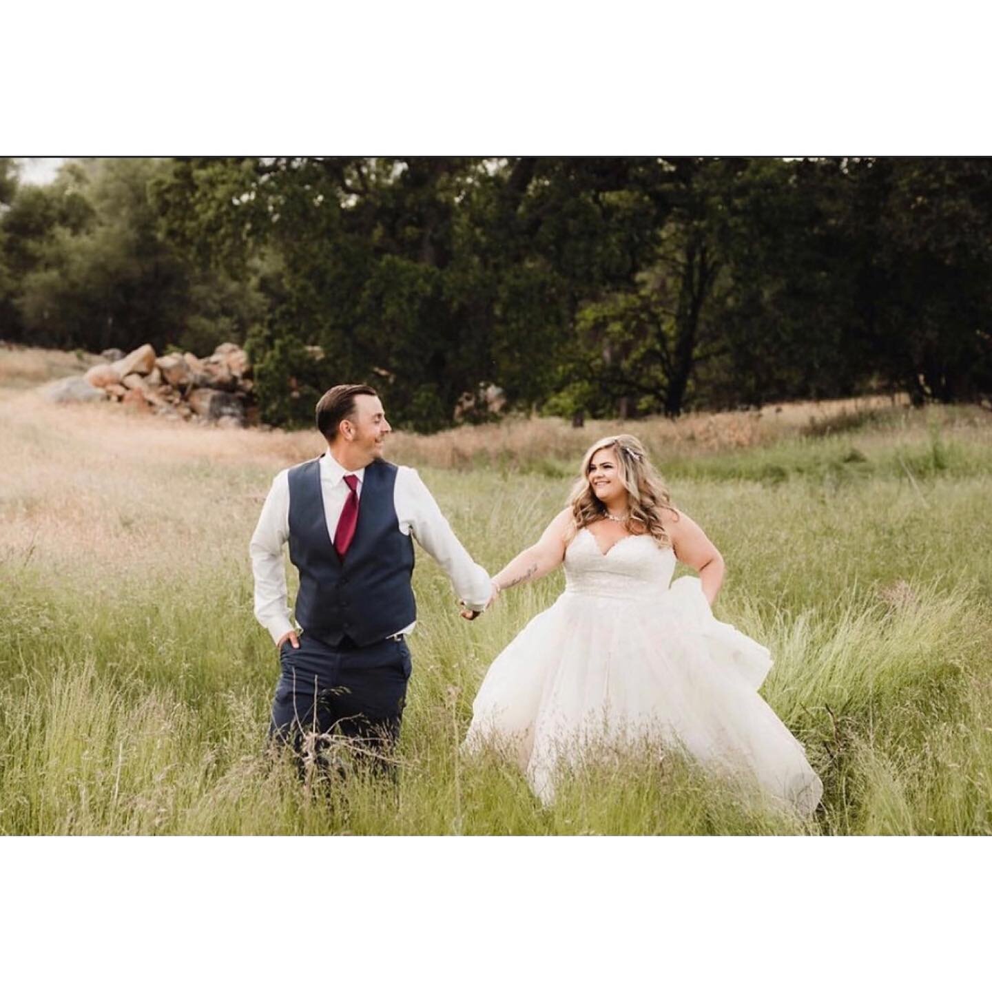 Still looking for a venue for your 2022 wedding?! Make sure to reach out to @zunivineyards 🌿 Zuni Vineyards is a beautiful vineyard setting with a capacity if 250 people. A vintage, rustic barn and gathering space ideal for the wedding if your dream
