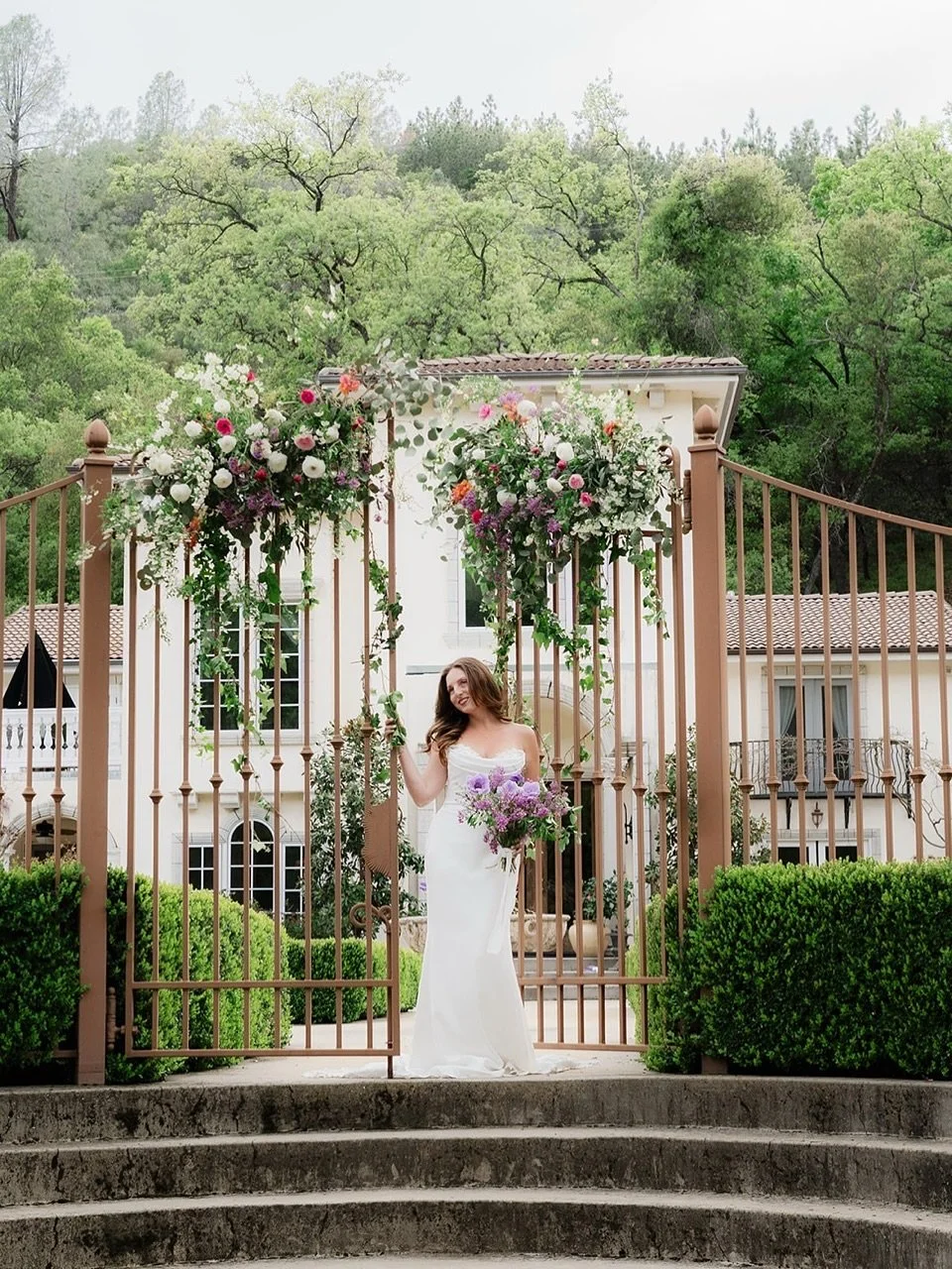What if your wedding felt like stepping into a Jane Austen novel? 🏛️💫 Welcome to @ilrefugioweddings - Gold Country&rsquo;s secret garden estate where 

Renaissance elegance meets California&rsquo;s natural beauty, and every corner looks straight ou