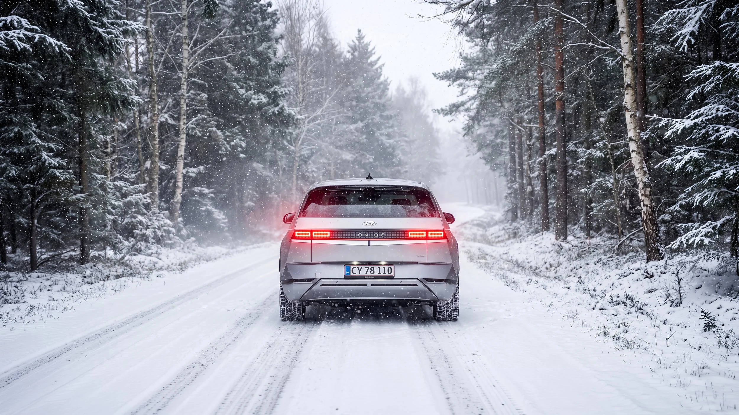 CMAConcept hyundai ioniq 5 - bagfra - vinter sne skov DK - Generated Image July 17, 2026 - 11_06PM editorial.jpg