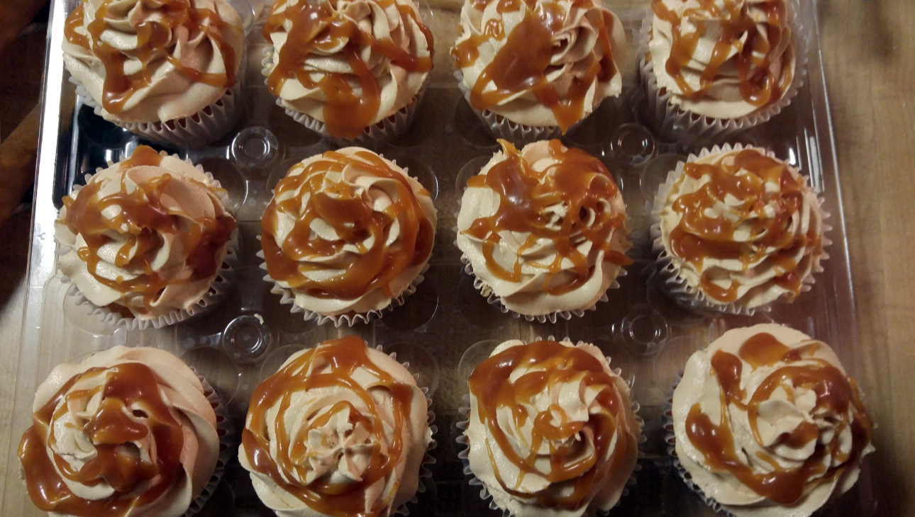 cupcakes-caramel-drizzle.jpg