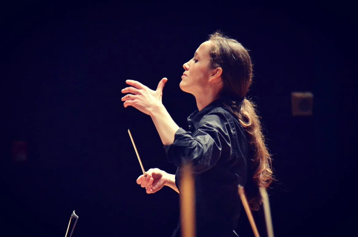 Jessica Cottis (c) Timothy Jeffes and Sydney Symphony