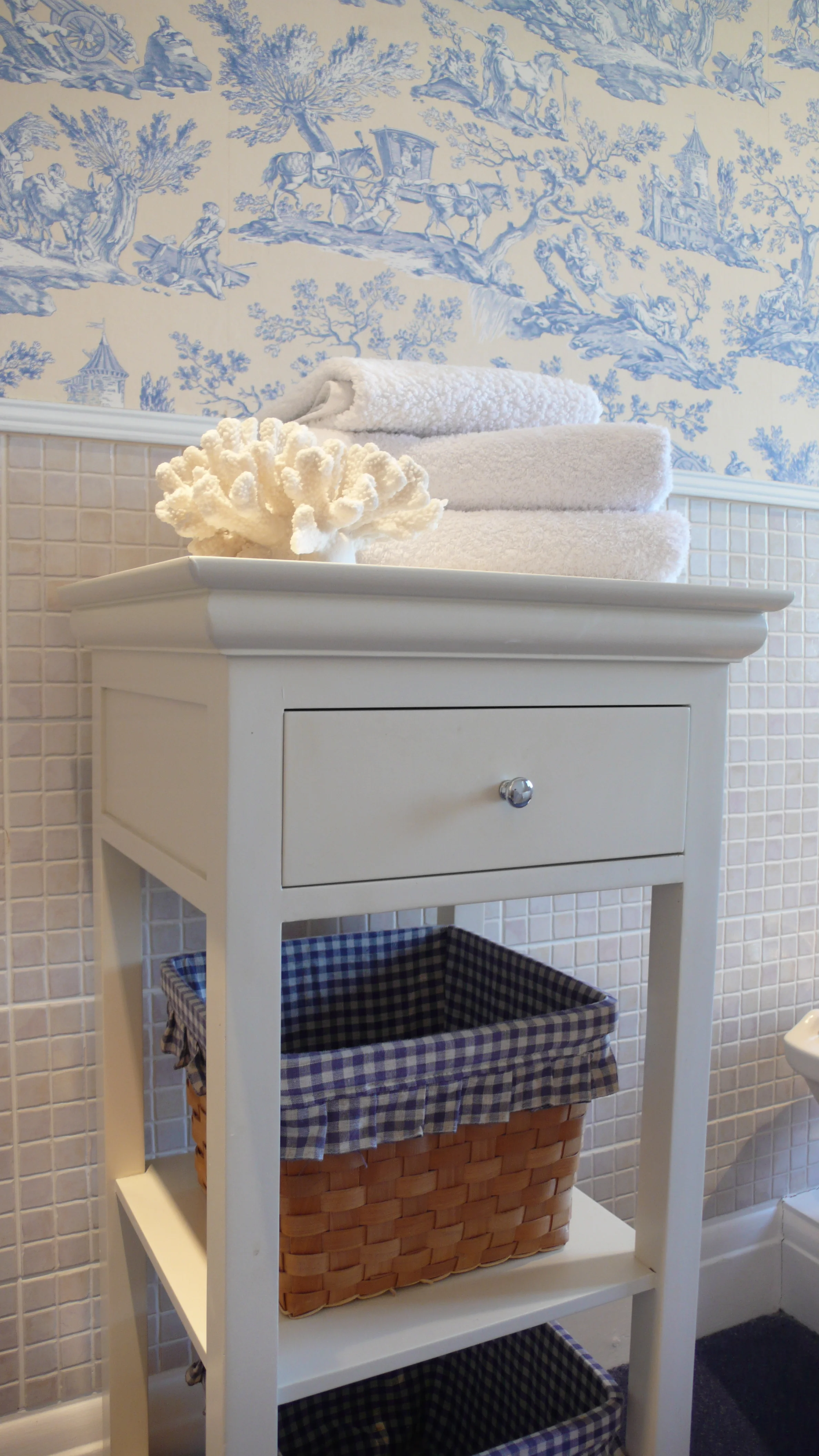 Large bathroom detail.JPG