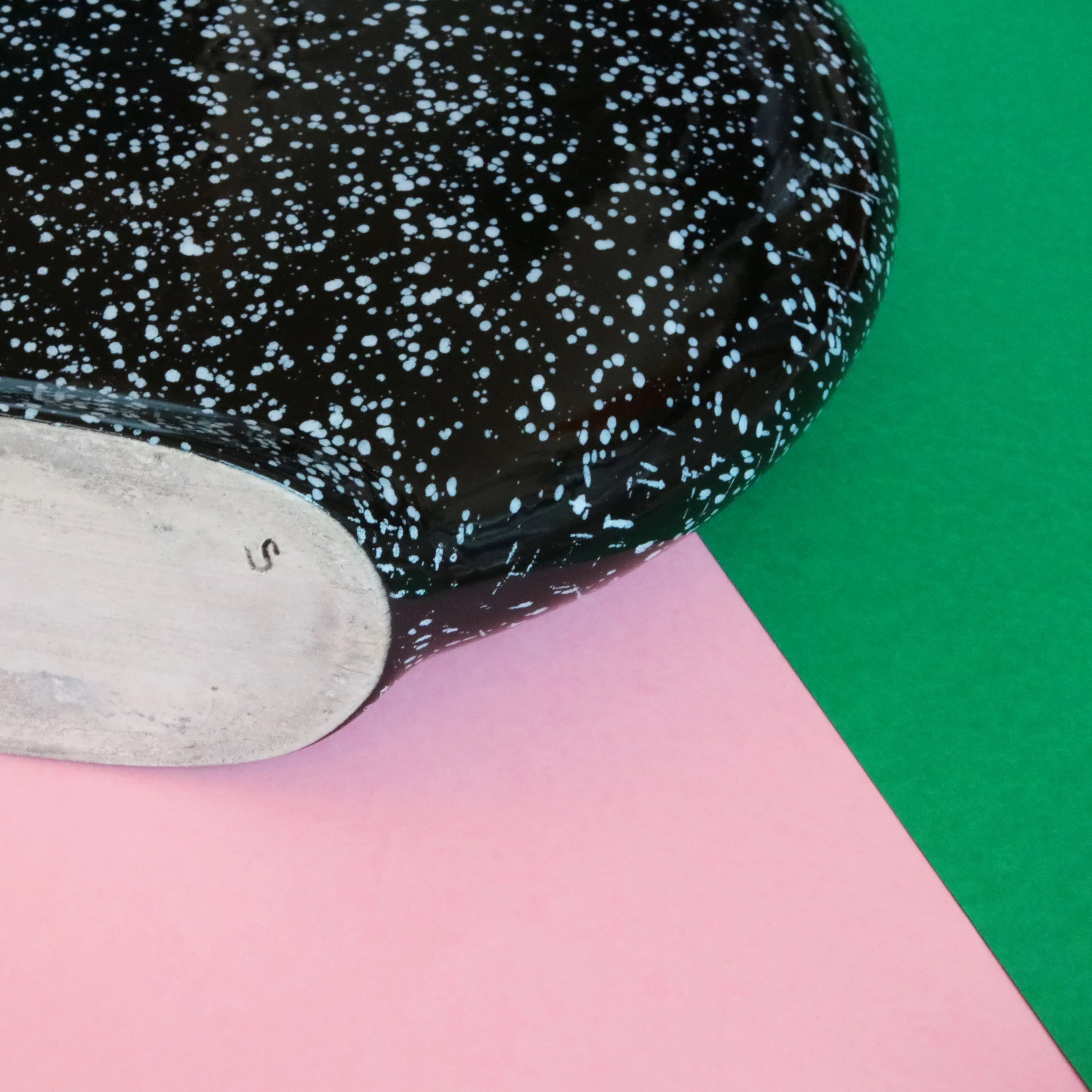 vase-moucheté-noir2.jpg