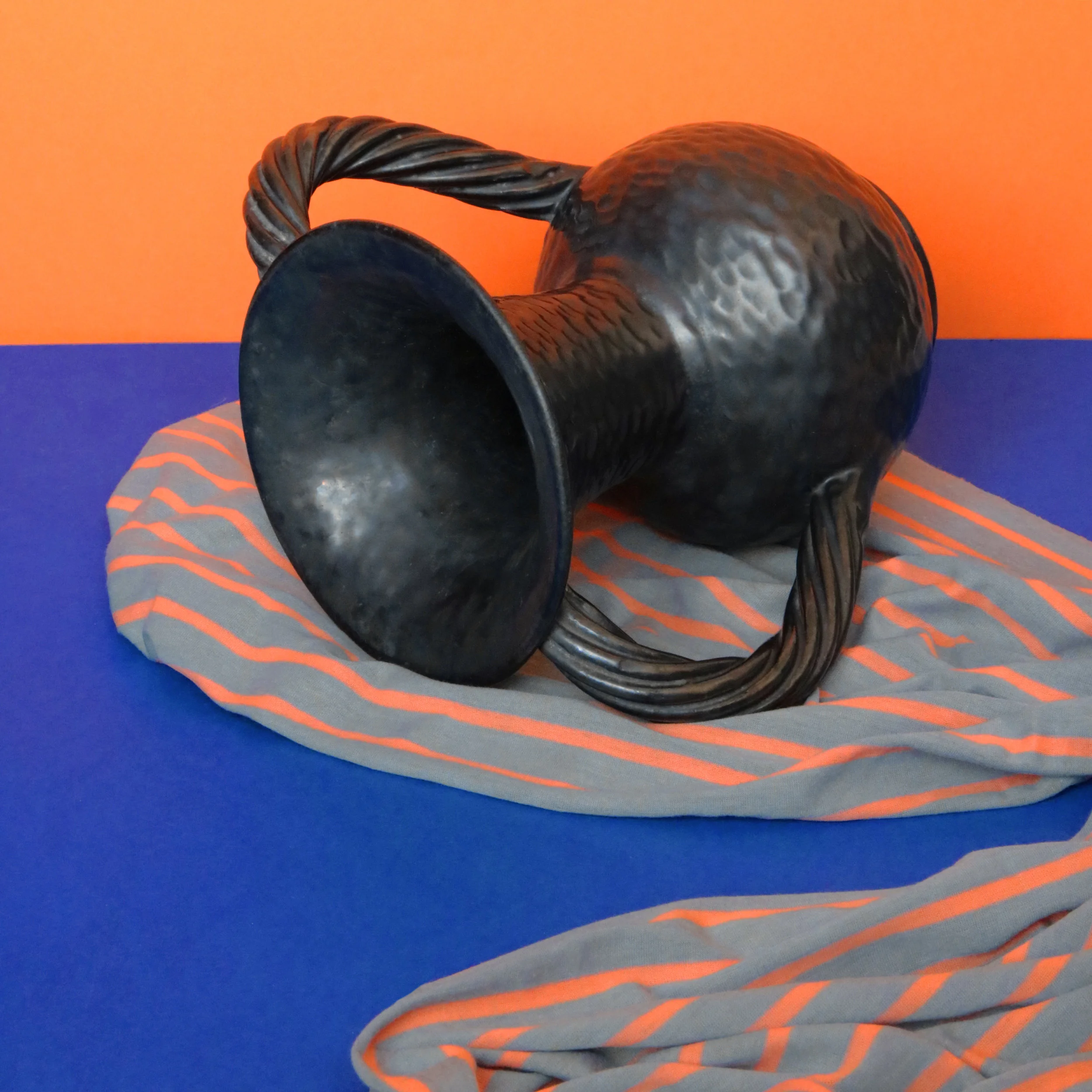 vase-noir-anses2.jpg