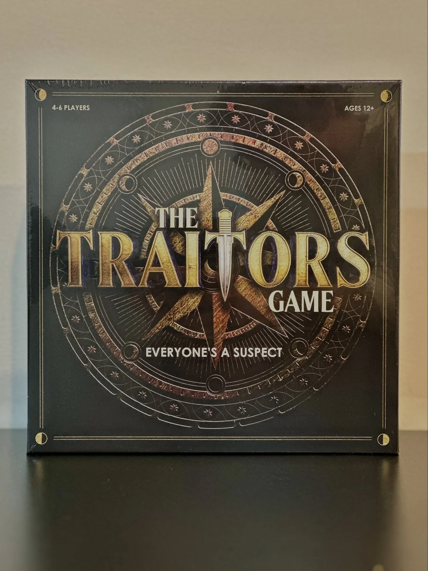 Use your wits 🧠
&bull;
&bull;
&bull;
Inspired by your favorite element of the show, one player is appointed the role of Traitor.  All Faithfuls and Traitors alike must go on missions to earn gold for the collective pot.
&bull;
Traitors must conduct 