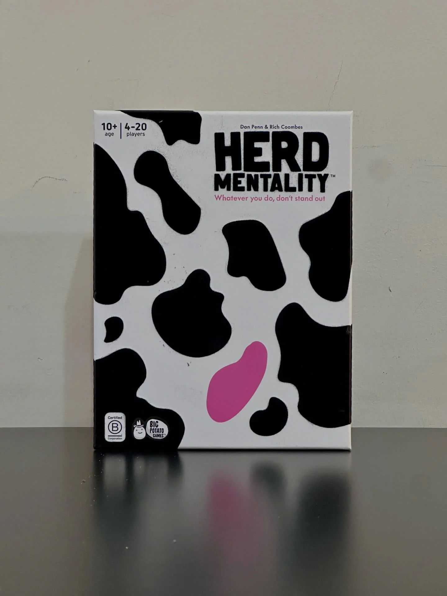 Think like the majority, not for yourself 🐮
&bull;
&bull;
&bull;
This is a party game for families, friends and cow rustlers. The aim of the game is simple: think like the herd and write down the same answers as your friends.
&bull;
If your answer i