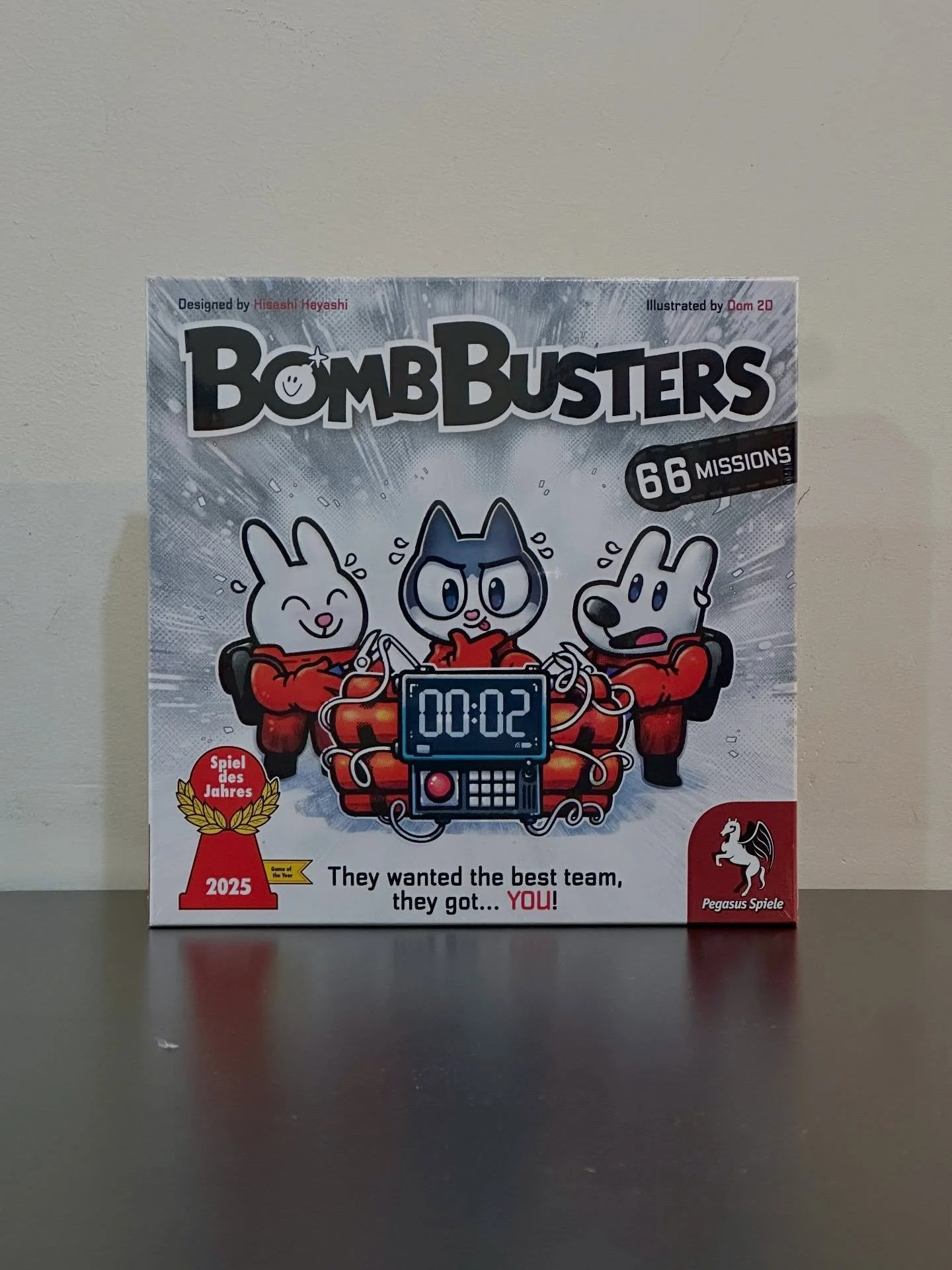 Players defuse bombs by deducing and cutting unseen wires of different values 💣
&bull;
&bull;
&bull;
There is a bomb full of wires and the countdown has started... Who are you gonna call? YOU! To clear the bomb, you need to collaborate with your tea