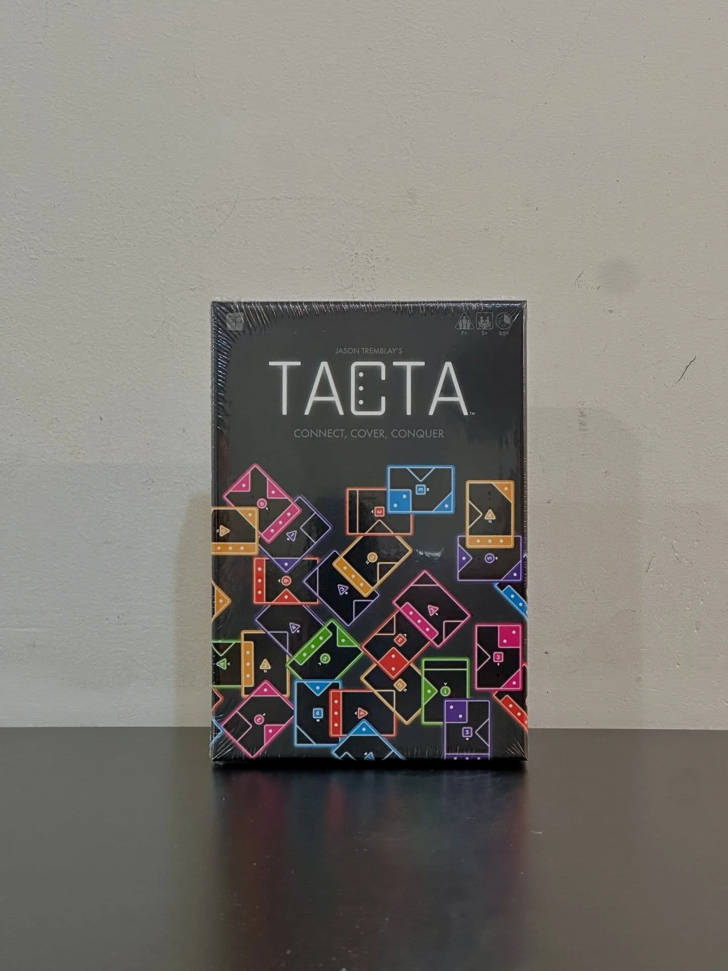 Connect, Cover, Conquer. Twist, flip, and place your cards to show the most dots 🟢🟡🟠🟣
&bull;
&bull;
&bull;
It&rsquo;s all connected! In this sneakily strategic card game, players flip, twist, and turn their cards to align and cover their opponent