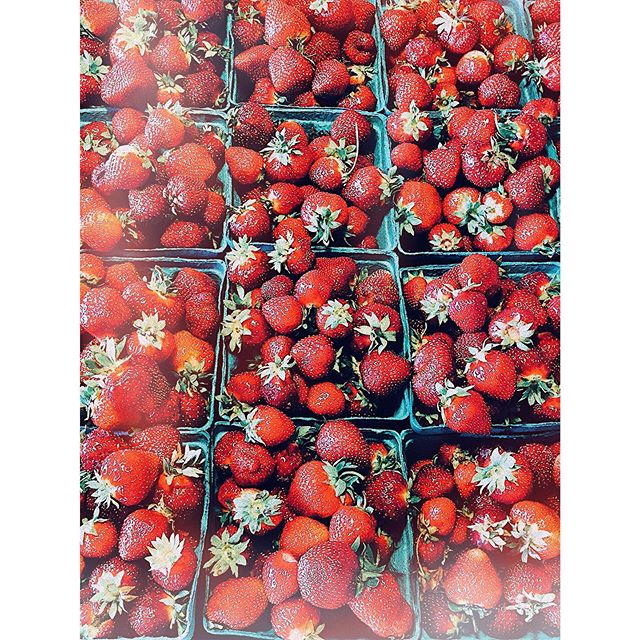 These were MELT in your mouth strawberries, and I was lucky enough to score all of these for $20 since the booths were closing up shop. I walked out of my last day of internship in Columbia City and straight to the farmers market. .
.
.
#self-care #f