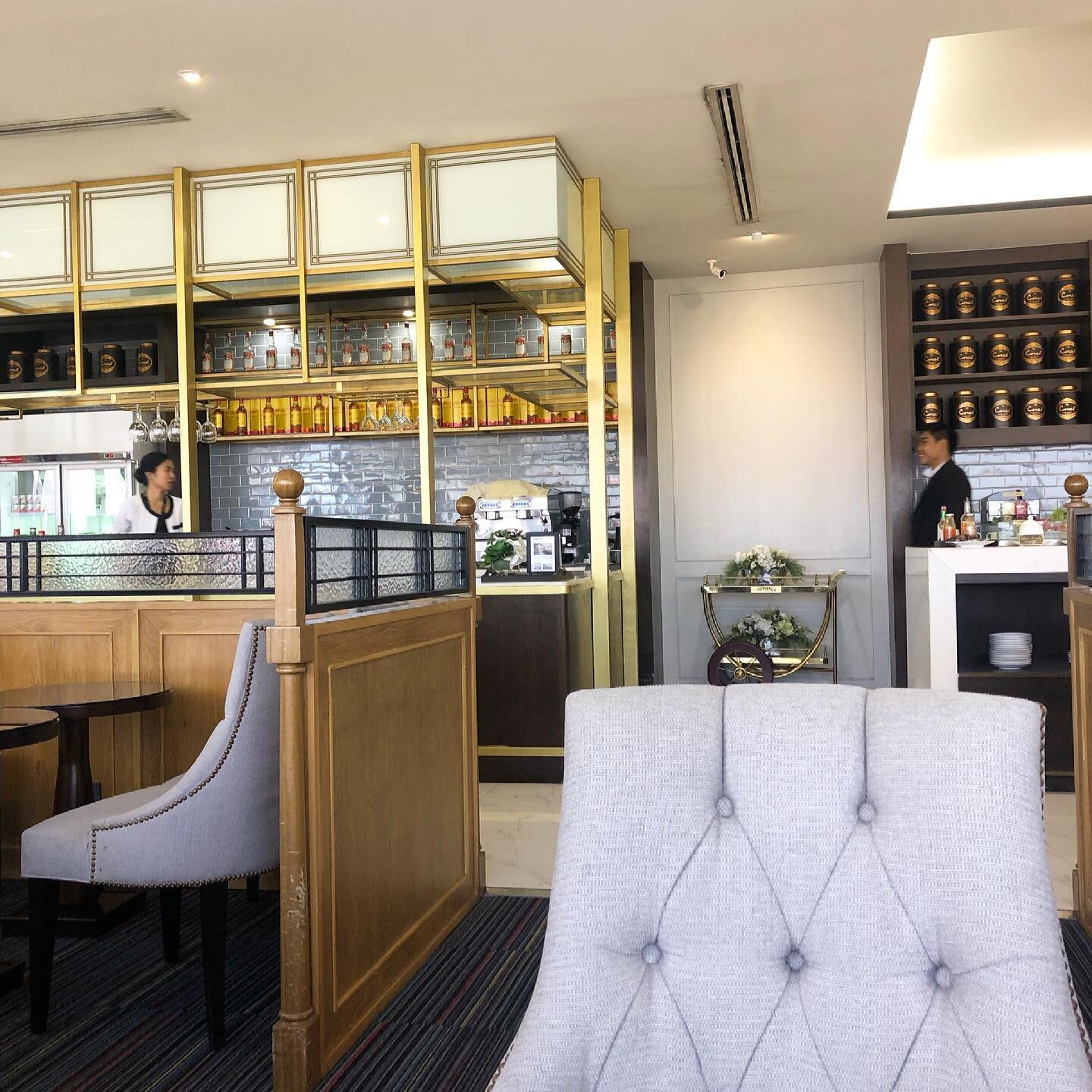Airport Lounges on a Coach Budget is the topic of today&rsquo;s blog post. Specifically how to make the most of your credit card benefits to enjoy lounges all over the world. We visited over 10 lounges through our year of travel and they made the fly