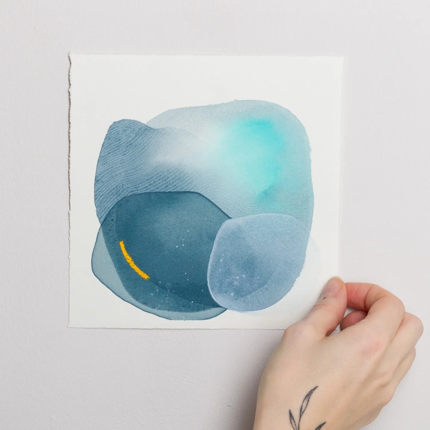 Glimmers 🌙✨💫

&bull; A faint or wavering light.
&bull; A faint sign of a feeling or quality, especially a desirable one.

In psychology glimmers are small moments of joy or peace that arise from noticing and appreciating everyday things. Tiny momen