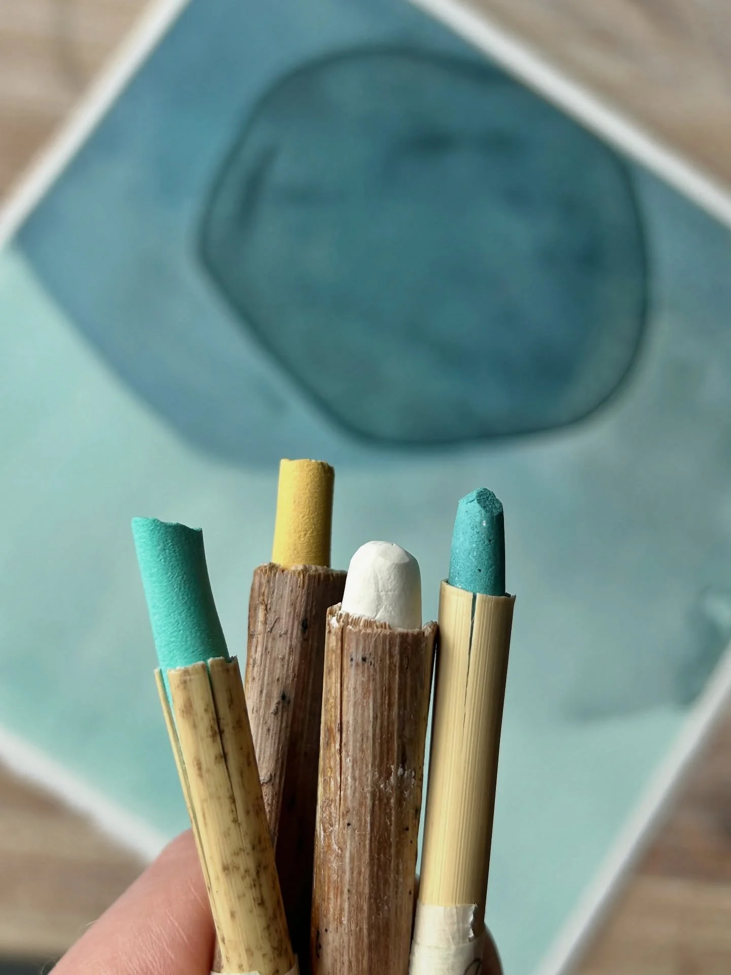 1. Handmade pastels using natural pigment, with dried stem holders 💛 from my mentoring time @old_mill_arts
2. Autumn fern + woolly mitten colour combo joy
3. Kayak wake pattern 😌
4. Shore treasure pattern and colour
5. Lichen yellow of dreams
6. Mo