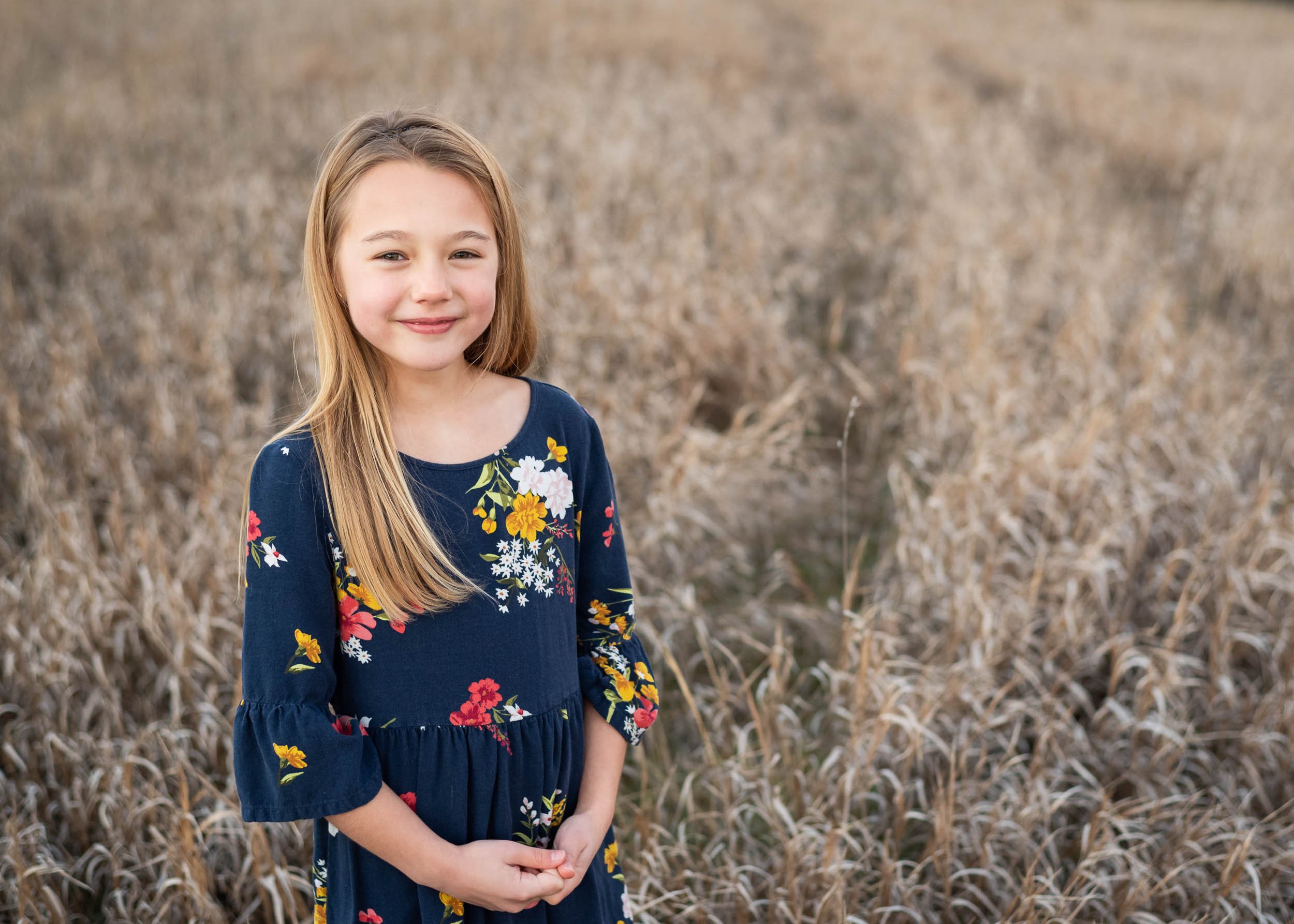 little-girl-tall-grass-portrait-omaha-nebraska-Jill-Carson-Photography.jpg