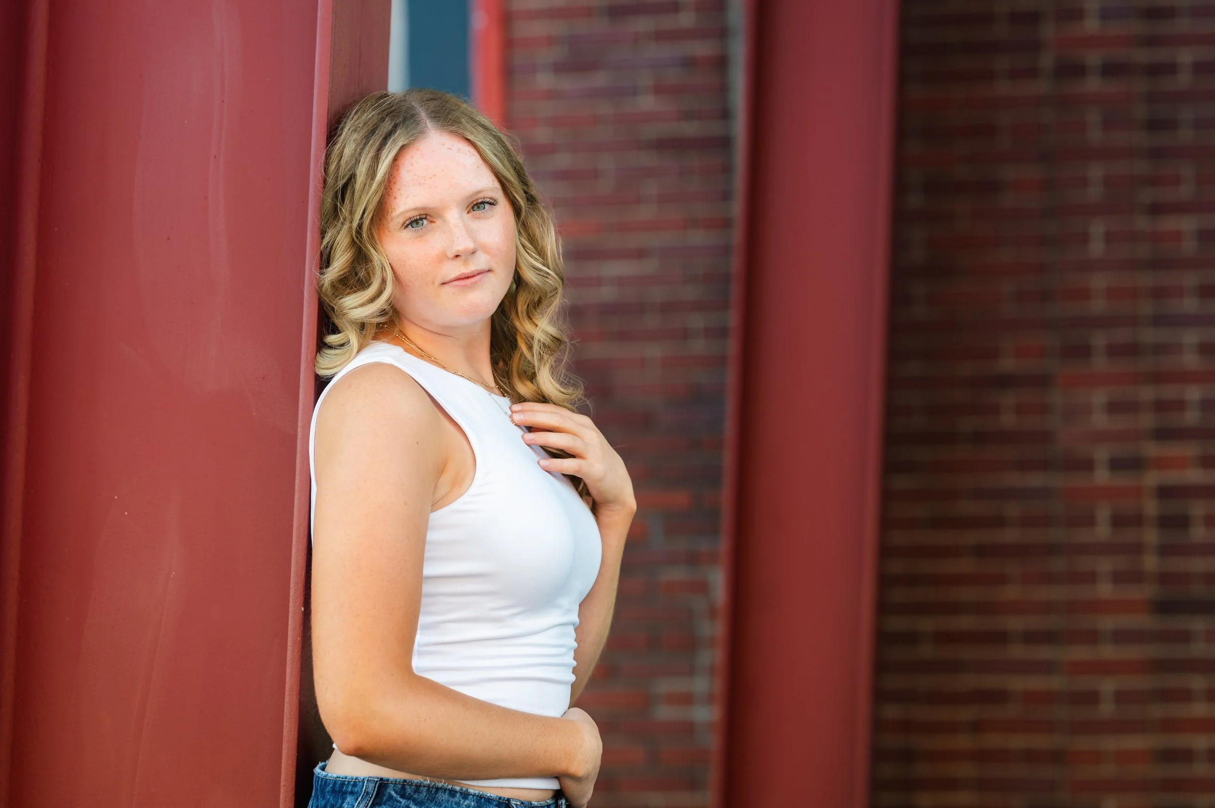 senior-girl-red-brick-urban.jpg
