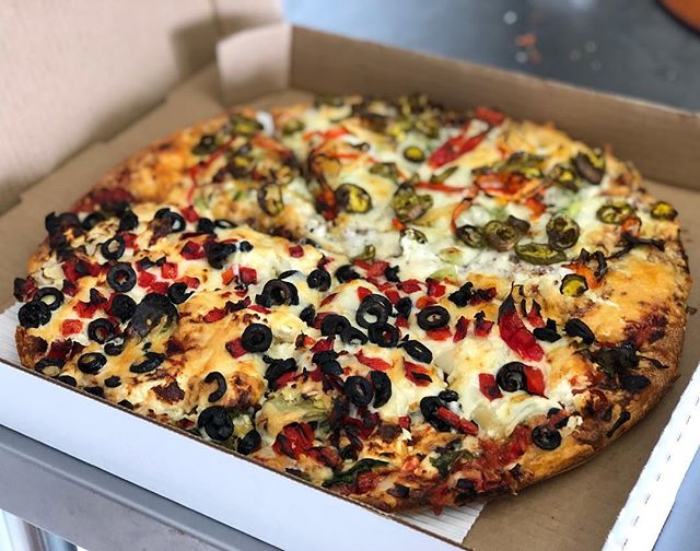 Don&rsquo;t forget we do half and half&rsquo;s! The perfect way to please everyone! This one here is a Mediterranean veggie and spicy Mexican! On our willows regular crust! #victoriapizza #yyj #local #supportlocal #fresh #pizza #veggie #cheese #likef