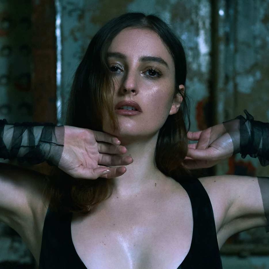 Therapy &amp; Ceramics With Banks in 3 Acts (Vulture)