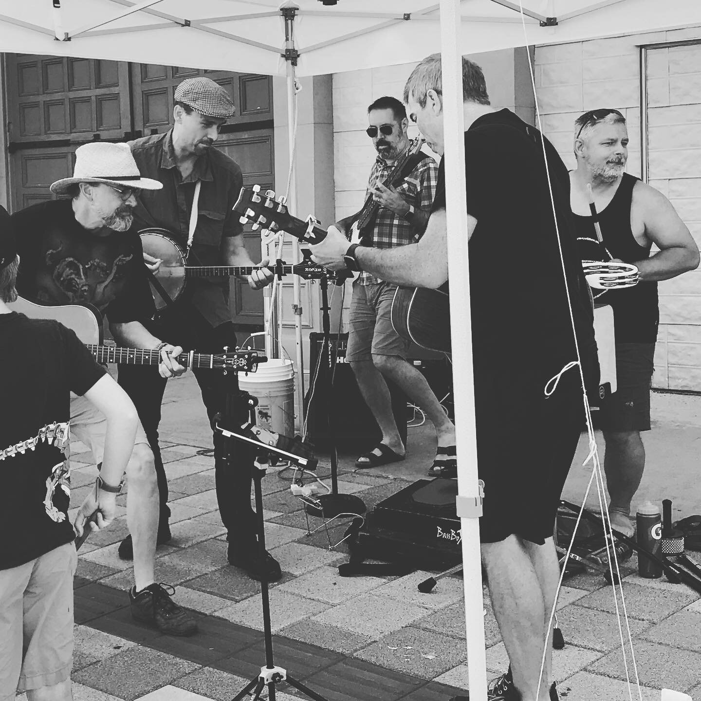 We had great time playing at the farmer&rsquo;s market a couple weeks ago!