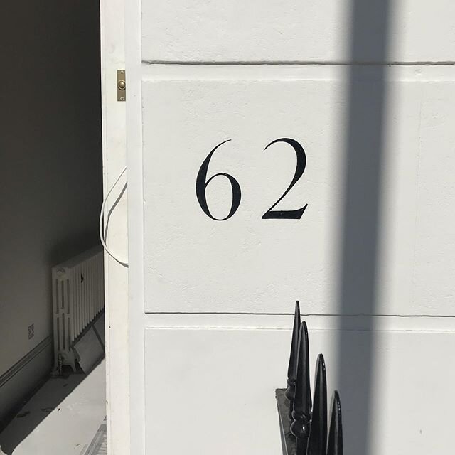 Numeral Hand Painted onto a fine house today! #signwritingmargate #margatesignwriter #margatehousenumbers