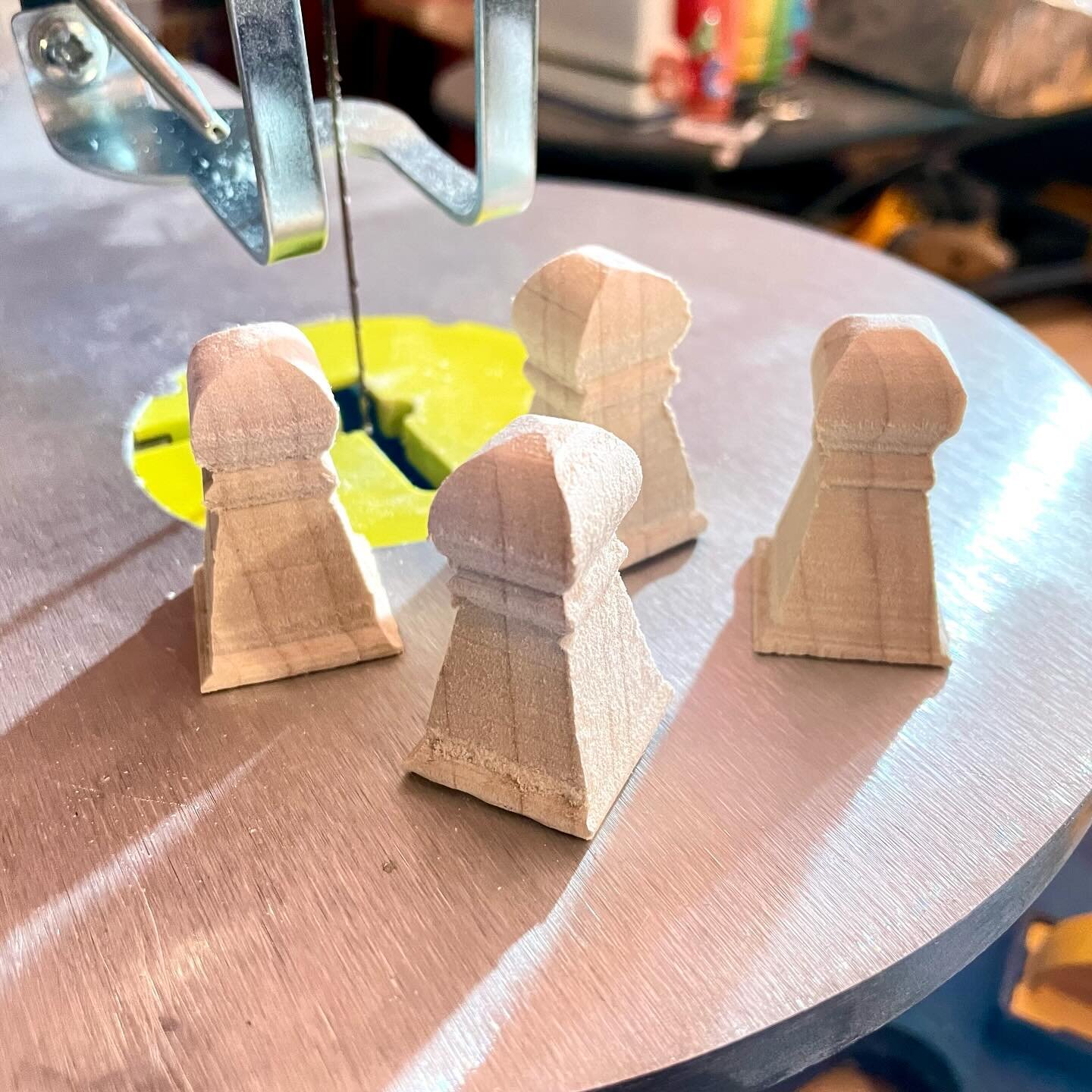 I used the scrollsaw to make some pawns with compound cuts. No sanding or finish yet. I&rsquo;m hoping to make a full set eventually

#diy #woodworking #woodwork #scrollsaw #chess #woodenchess #pawn #chesspawn #compoundcut #make #makersgonnamake #mak