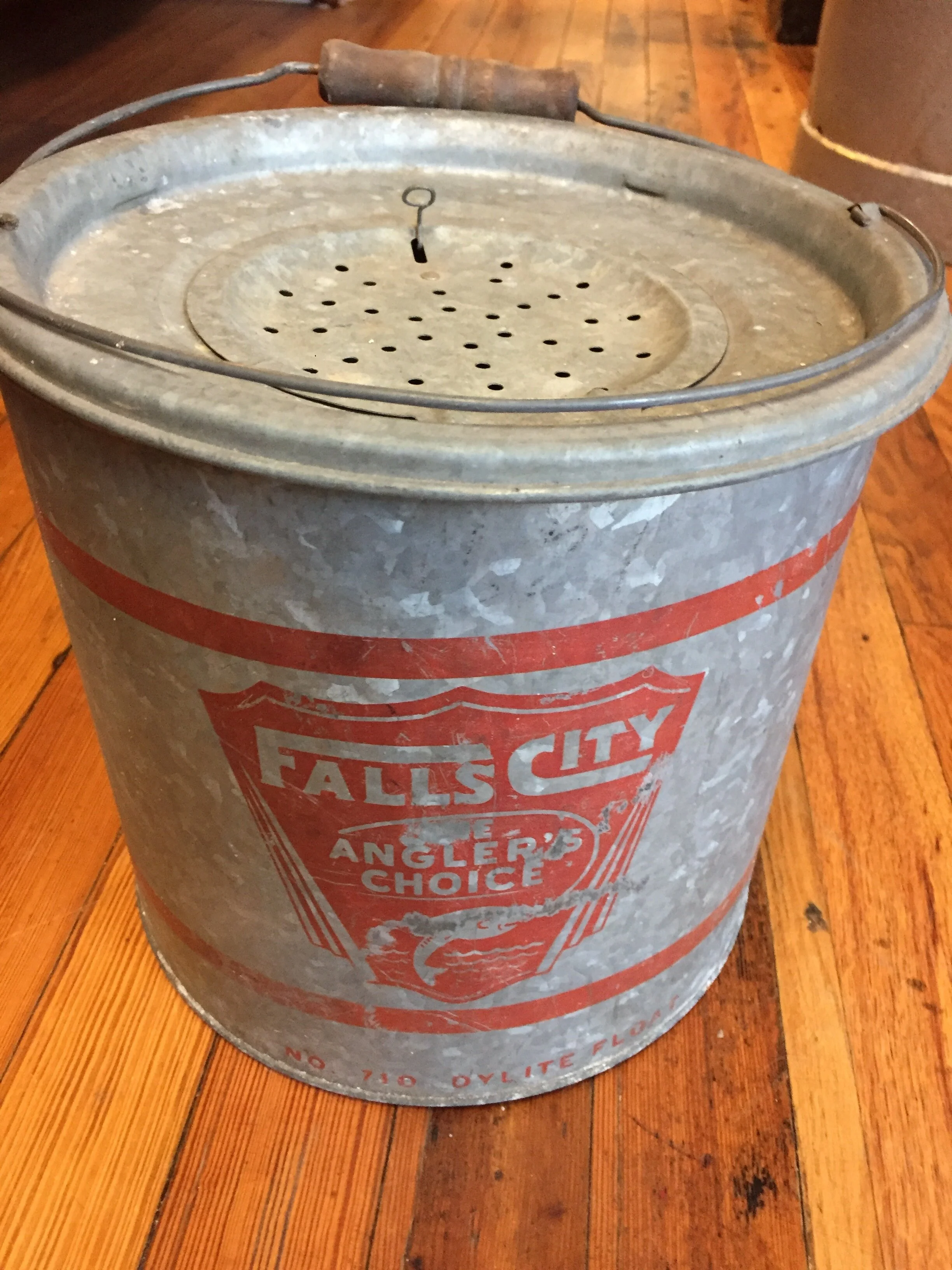 Falls City "The Angler's Choice" Minnow Bucket