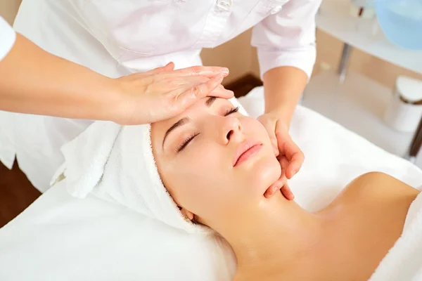 FNTC_SHBBFAS002-Provide Facial Treatments and Skin Care Recommendations.jpg