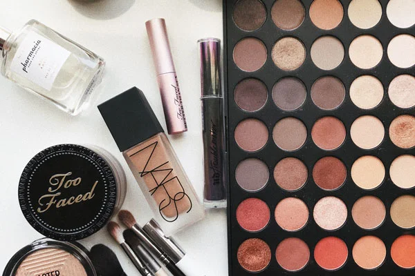 FNTC_Design-and-apply-make-up-thumbnail.jpg
